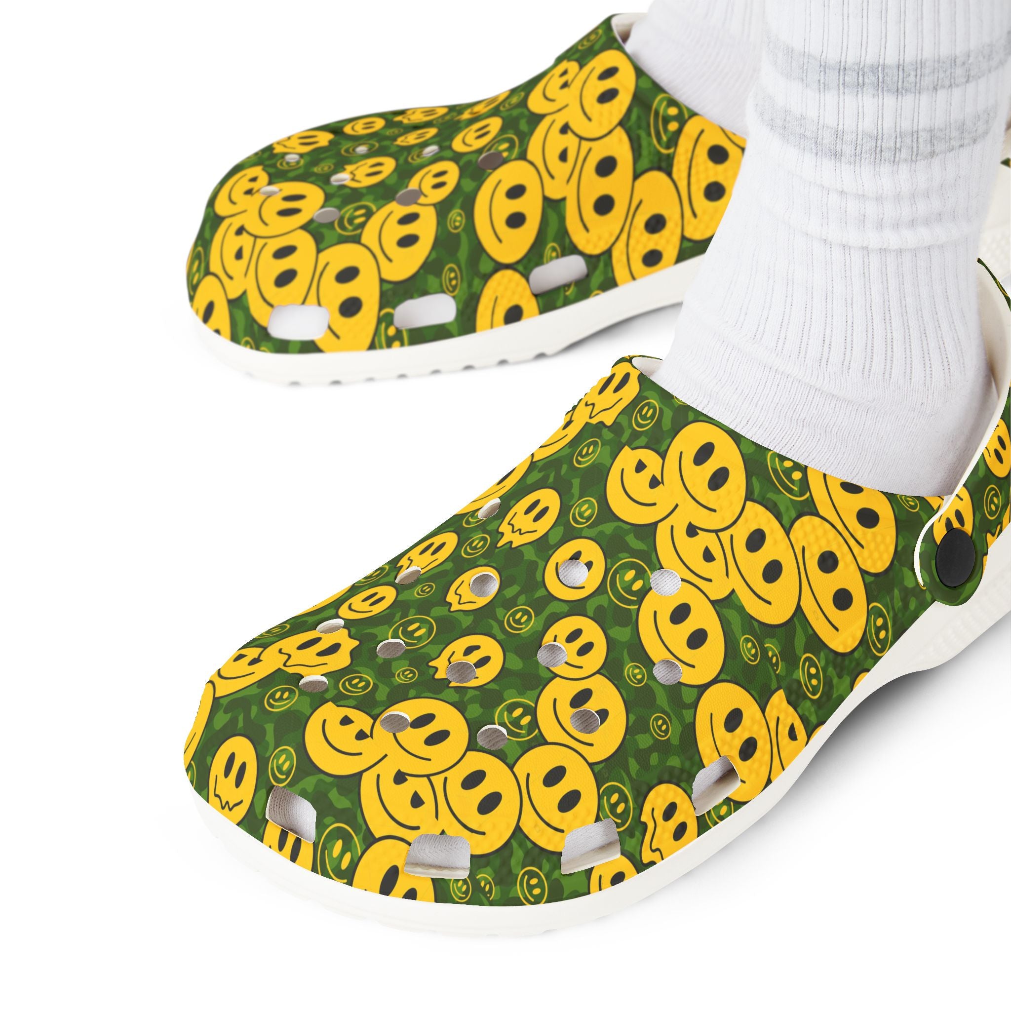Smiley Face EVA Foam Shoes, Fun Garden Clogs, Colorful Slip-On Footwear, Comfortable Outdoor Shoes, Gifts for Kids & Teens